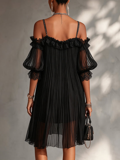 VictorIa| Mini vestido negro de muselina con hombros al aire y ribete de encaje
