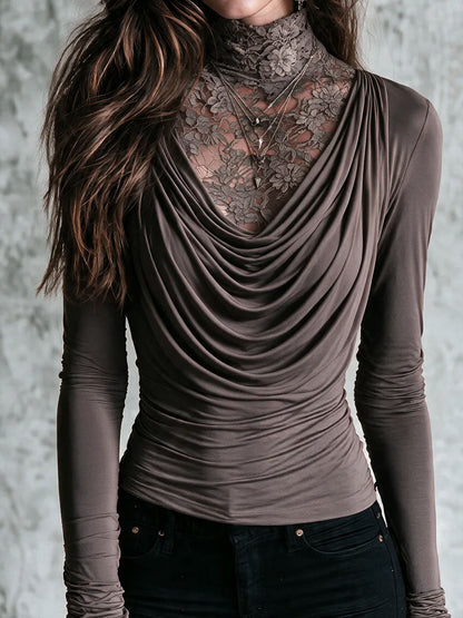 Top Boho Color Taupe Dos en Uno con Encaje, Cuello Alto y Escote Drapeado