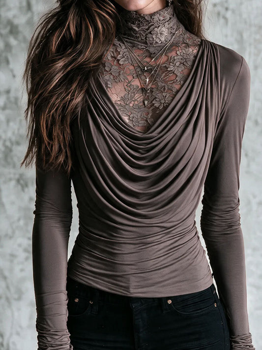Top Boho Color Taupe Dos en Uno con Encaje, Cuello Alto y Escote Drapeado