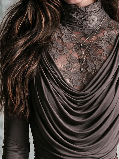 Top Boho Color Taupe Dos en Uno con Encaje, Cuello Alto y Escote Drapeado