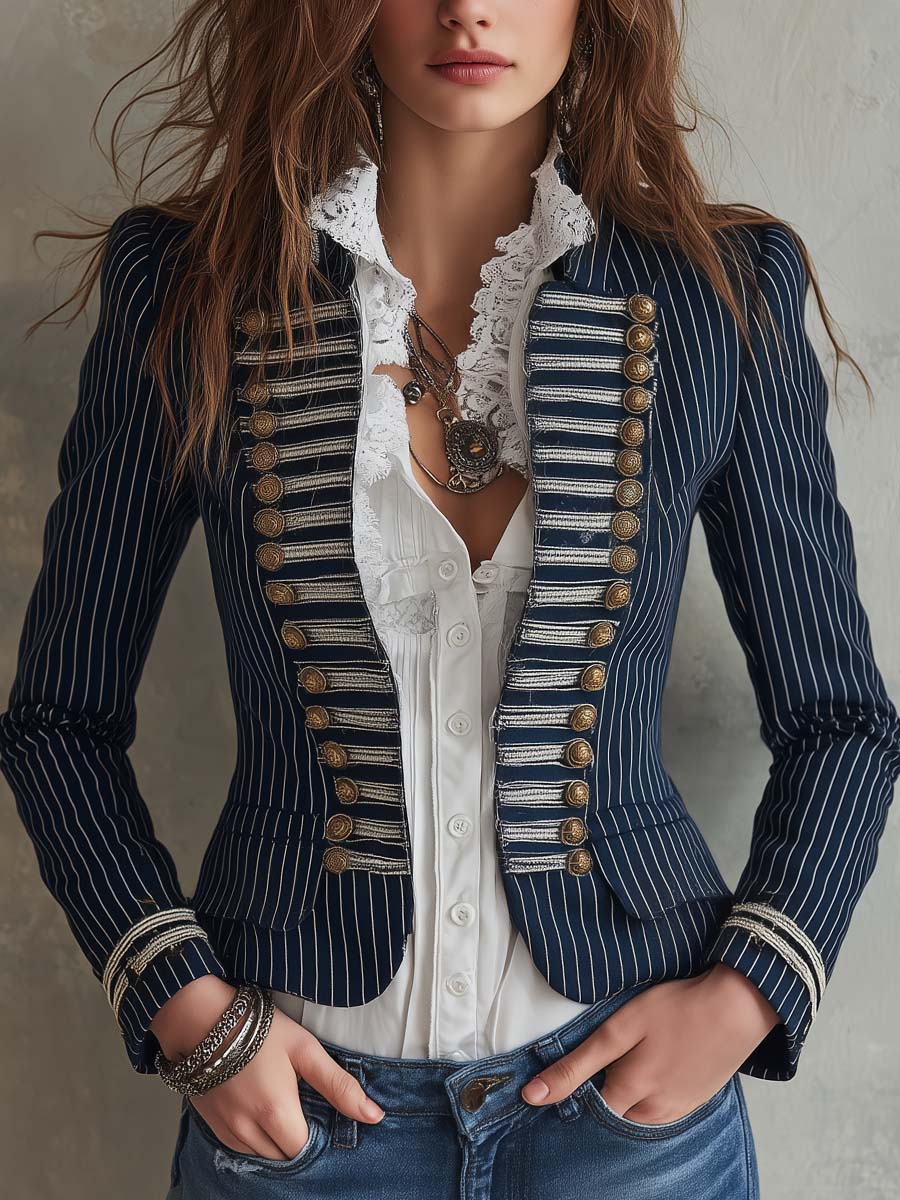 Blazer azul de raya diplomática con detalles trenzados de inspiración militar