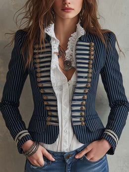 Blazer azul de raya diplomática con detalles trenzados de inspiración militar