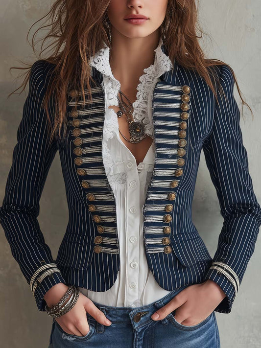 Blazer azul de raya diplomática con detalles trenzados de inspiración militar