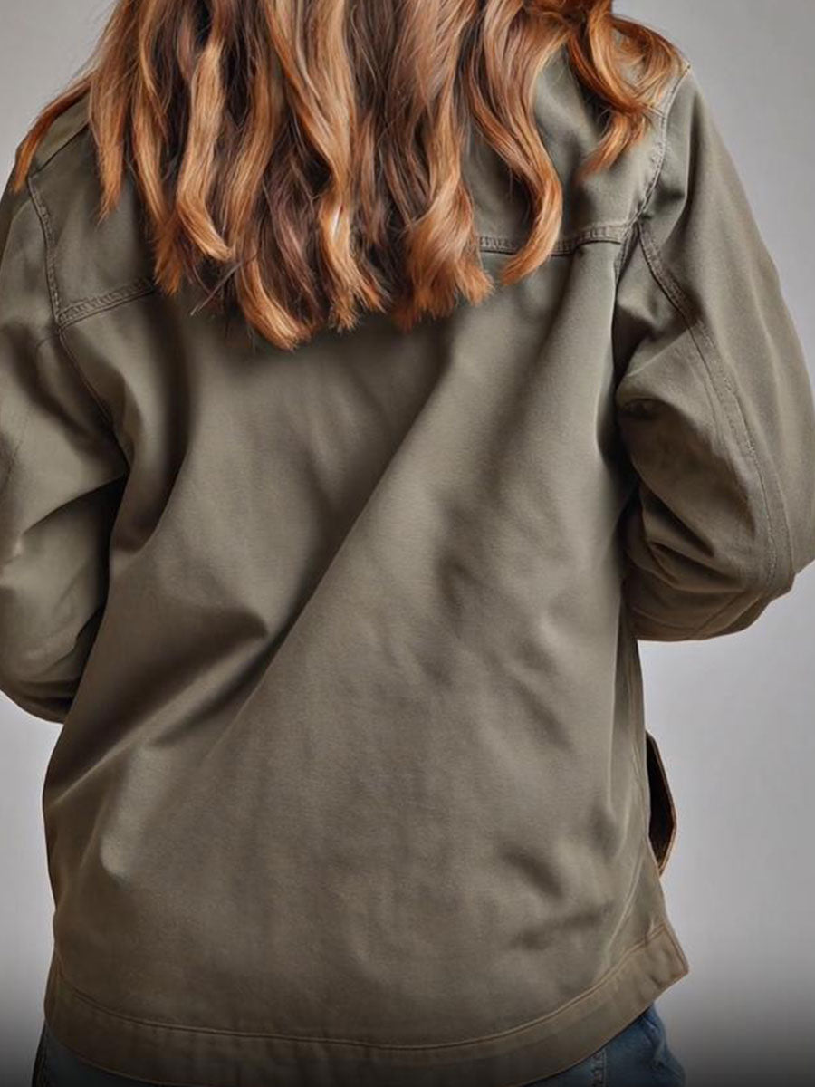 Chaqueta caqui de estilo retro con cuello alto y bolsillos