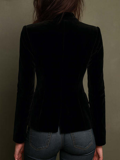 Blazer negro de terciopelo con bordado floral multicolor