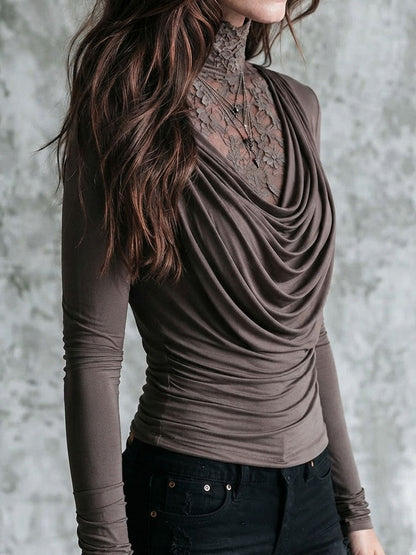 Top Boho Color Taupe Dos en Uno con Encaje, Cuello Alto y Escote Drapeado