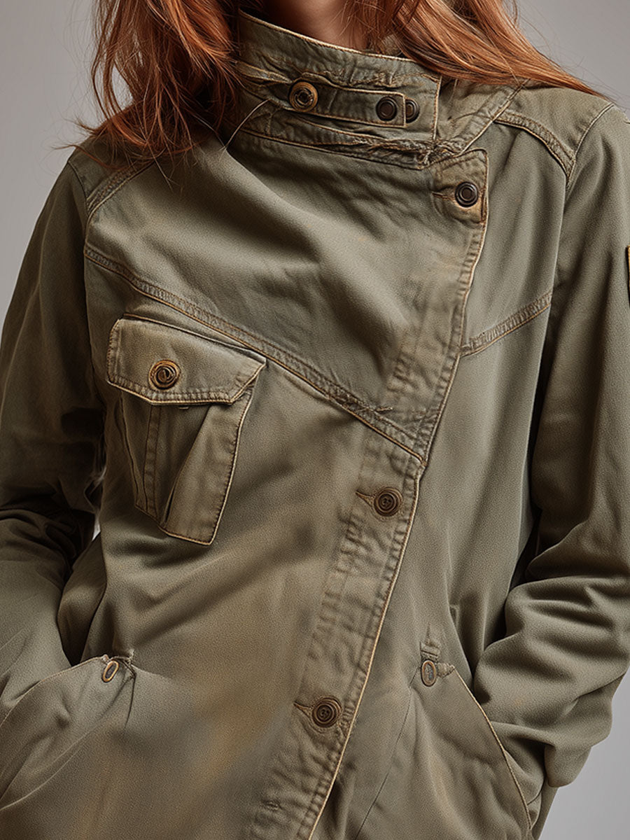 Chaqueta caqui de estilo retro con cuello alto y bolsillos