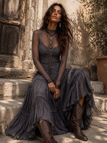 Vestido Maxi Gris Oscuro con Cuerpo de Encaje y Falda Escalonada