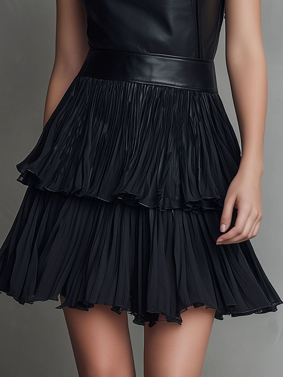 Vestido Mini Chic de Ecopiel Negra con Falda de Gasa Plisada en Capas