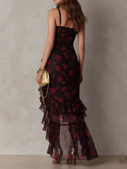 Vestido Boho Chic Negro y Rojo con Estampado Floral, Fruncido, Encaje y Bajo de Volantes