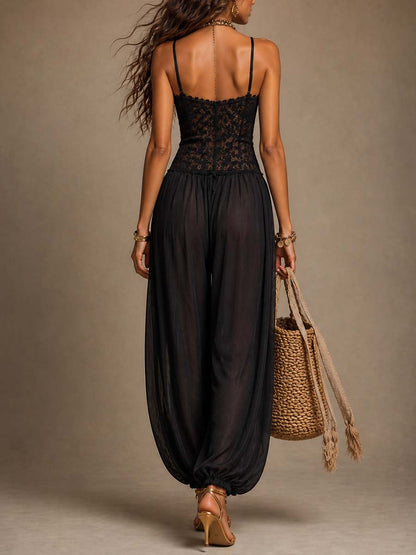 Mono Negro de Chifón con Encaje, Cuello Halter y Pantalón Harem