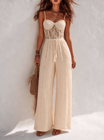 Mono Bohemio Crema con Corsé de Encaje y Pantalón Plisado de Pierna Ancha
